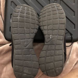 Nike Shoes - Nike Roshe Run black size 9.5 Nike Shoes - Nike Roshe Run black size 9.5